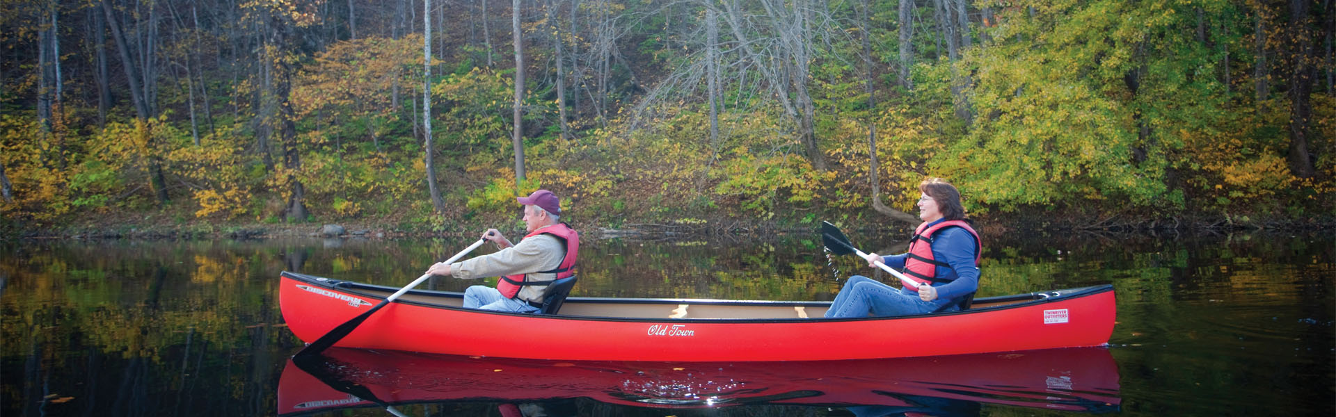 couple canoeing along the Upper James River Water Trail